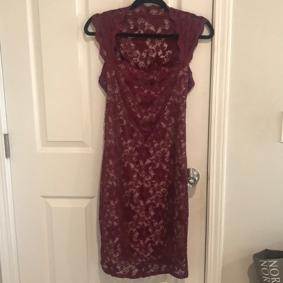 Magenta Lace Bodycon Dress - Picture 2 of 5